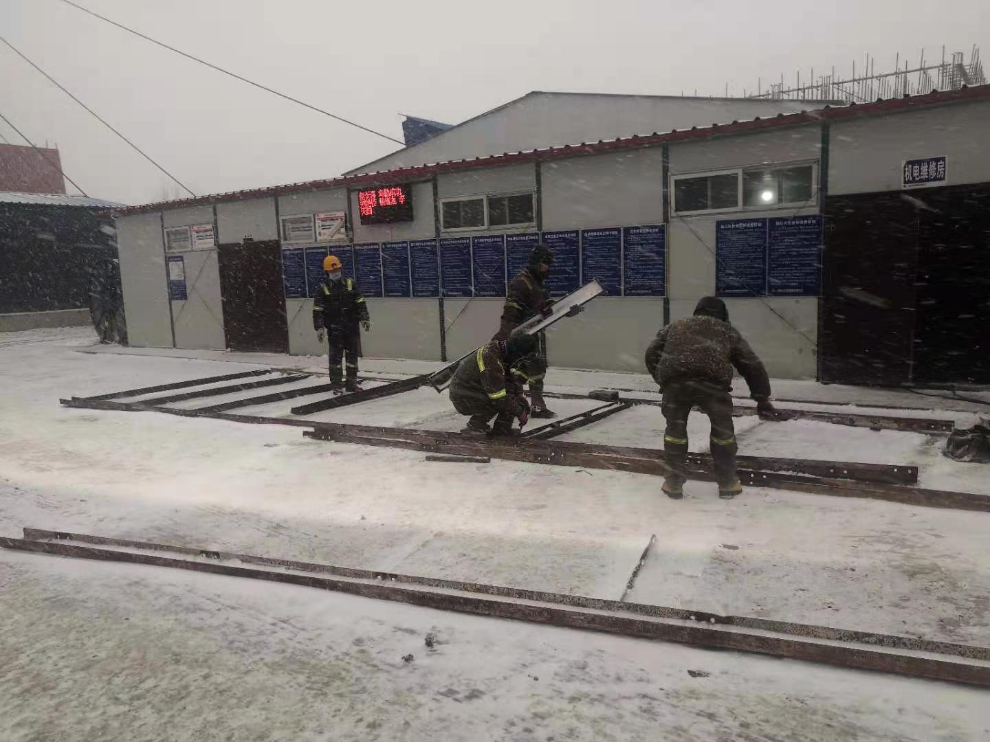 不惧风雪，汇金人咬紧牙关，站好2020年最后一班岗&nbsp;(2).jpg