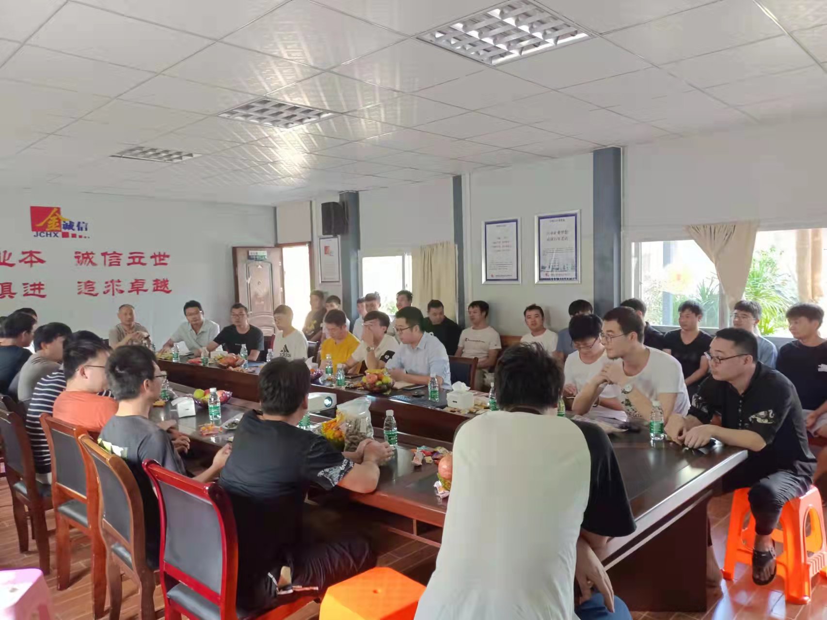 座谈会.jpg