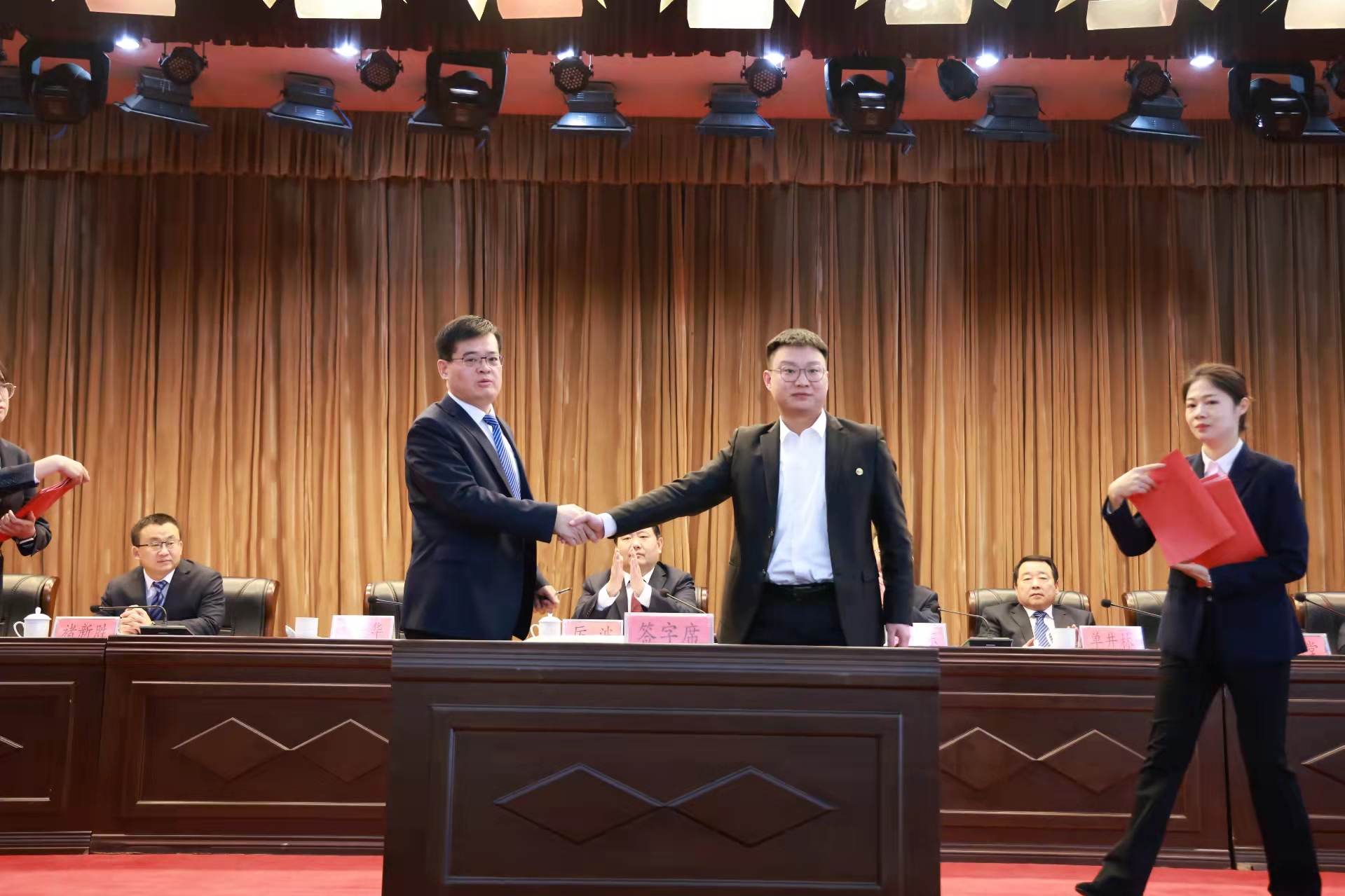 1642038232799278.jpg 会宝岭项目部荣获业主2021年度“优秀施工单位”称号-配图1.jpg