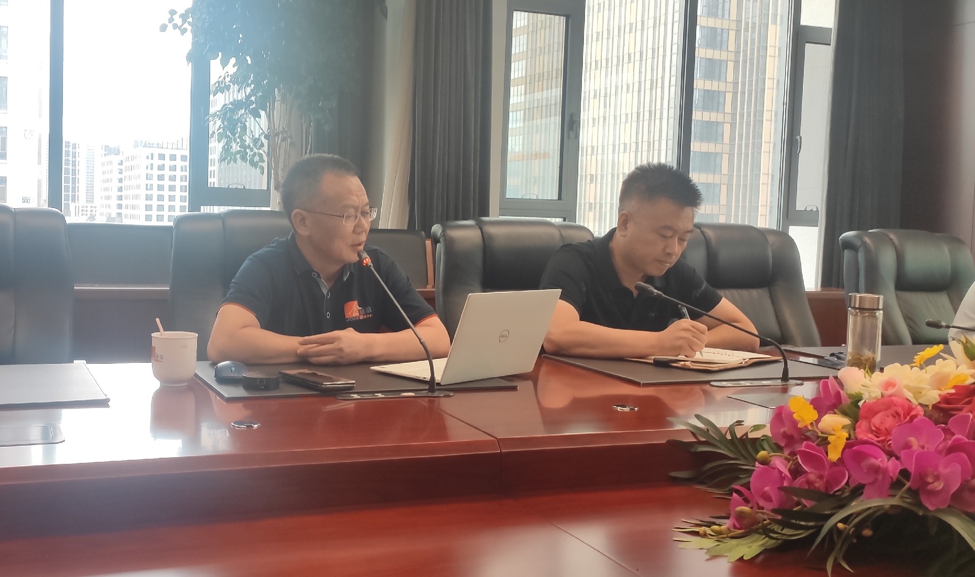 1661393656177020.jpg 新闻稿照片1 - 运营管理中心开展商务礼仪讲座 (1).jpg