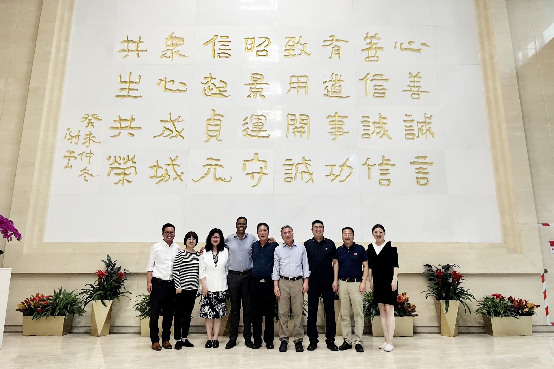 1690179513160267.jpg 卡特彼勒封面_副本_副本.jpg