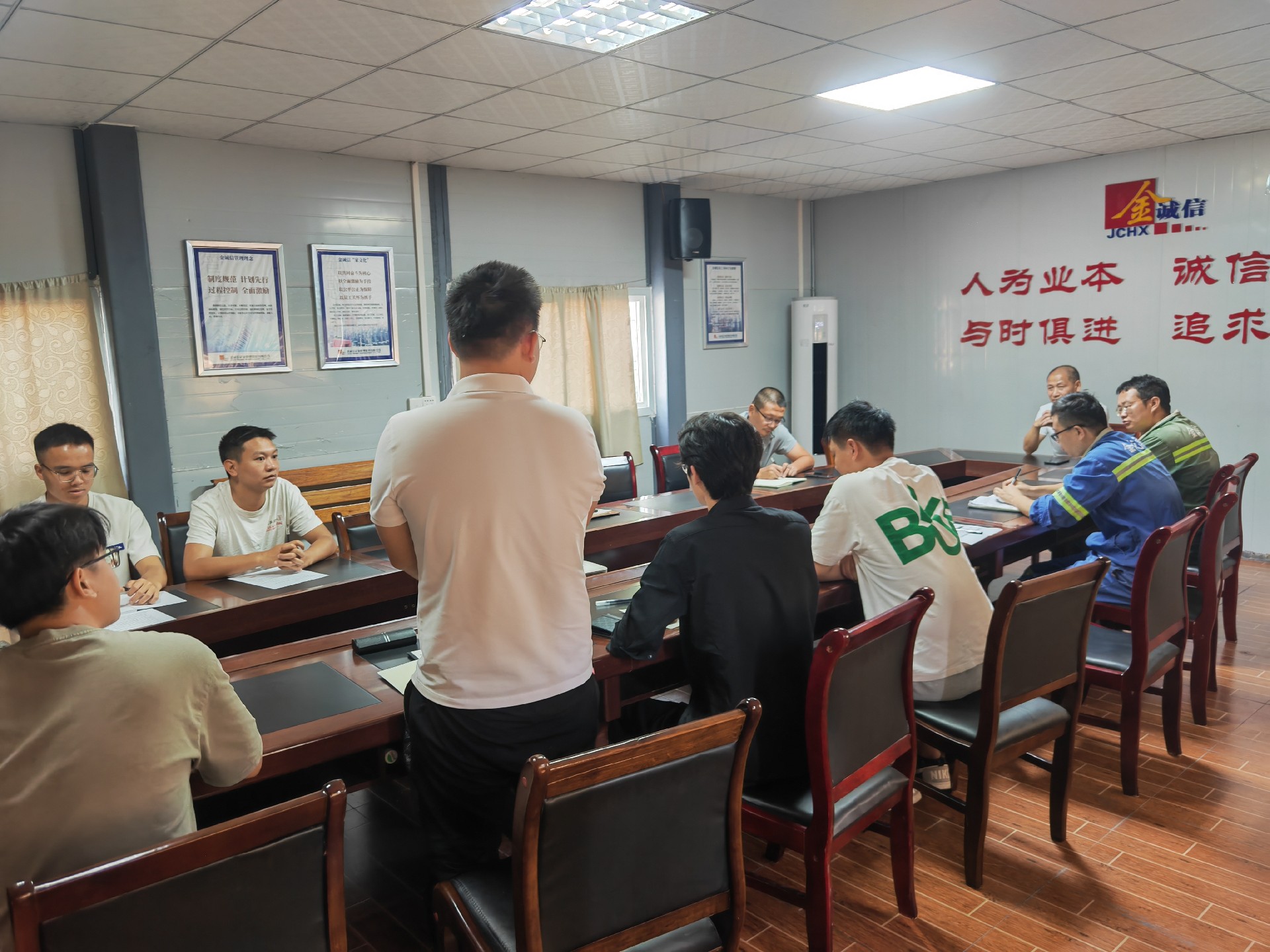 海矿石碌项目部开展2023届大学生迎新交流座谈会.jpg