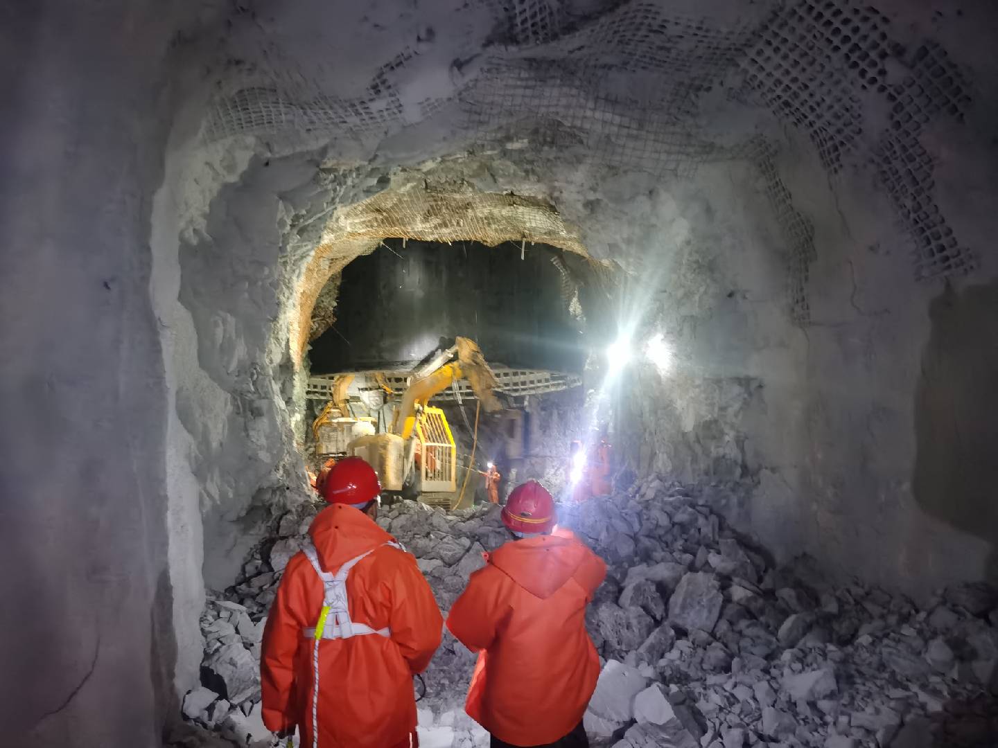 20240223（金城）焦家金矿专用回风井-630m马头门贯通快讯-配图.jpg
