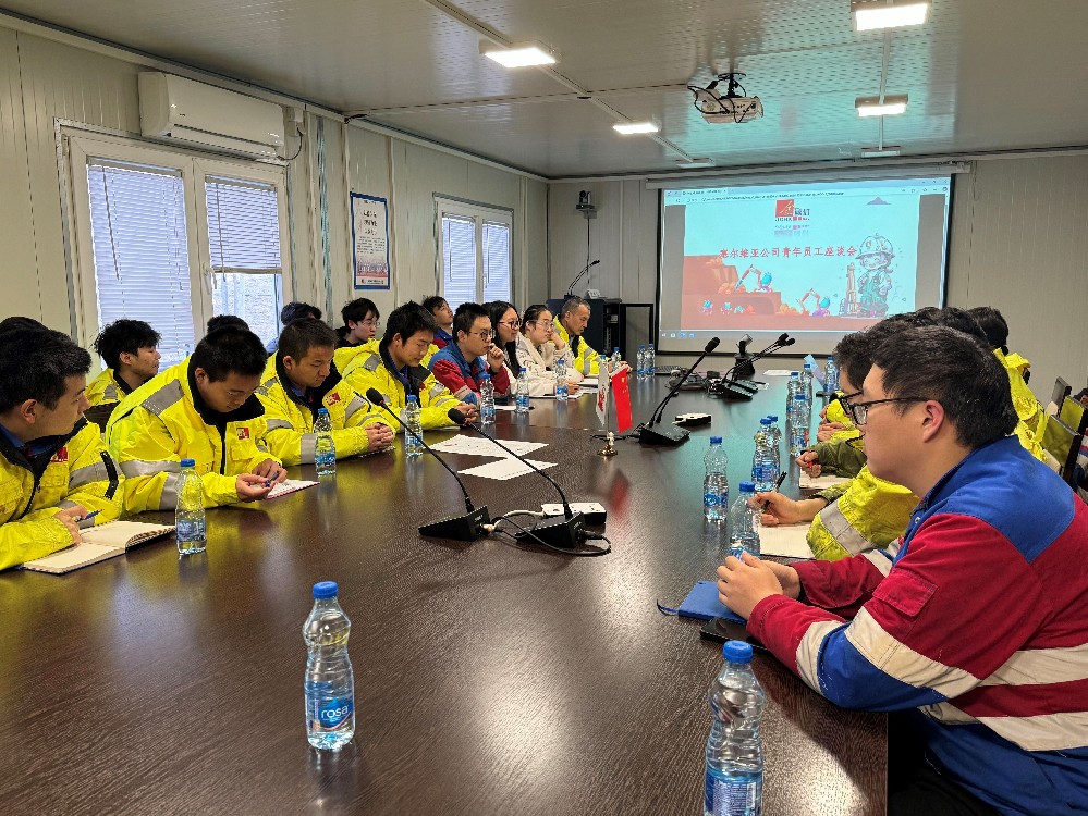 塞尔维亚大学生座谈会(封面).jpg
