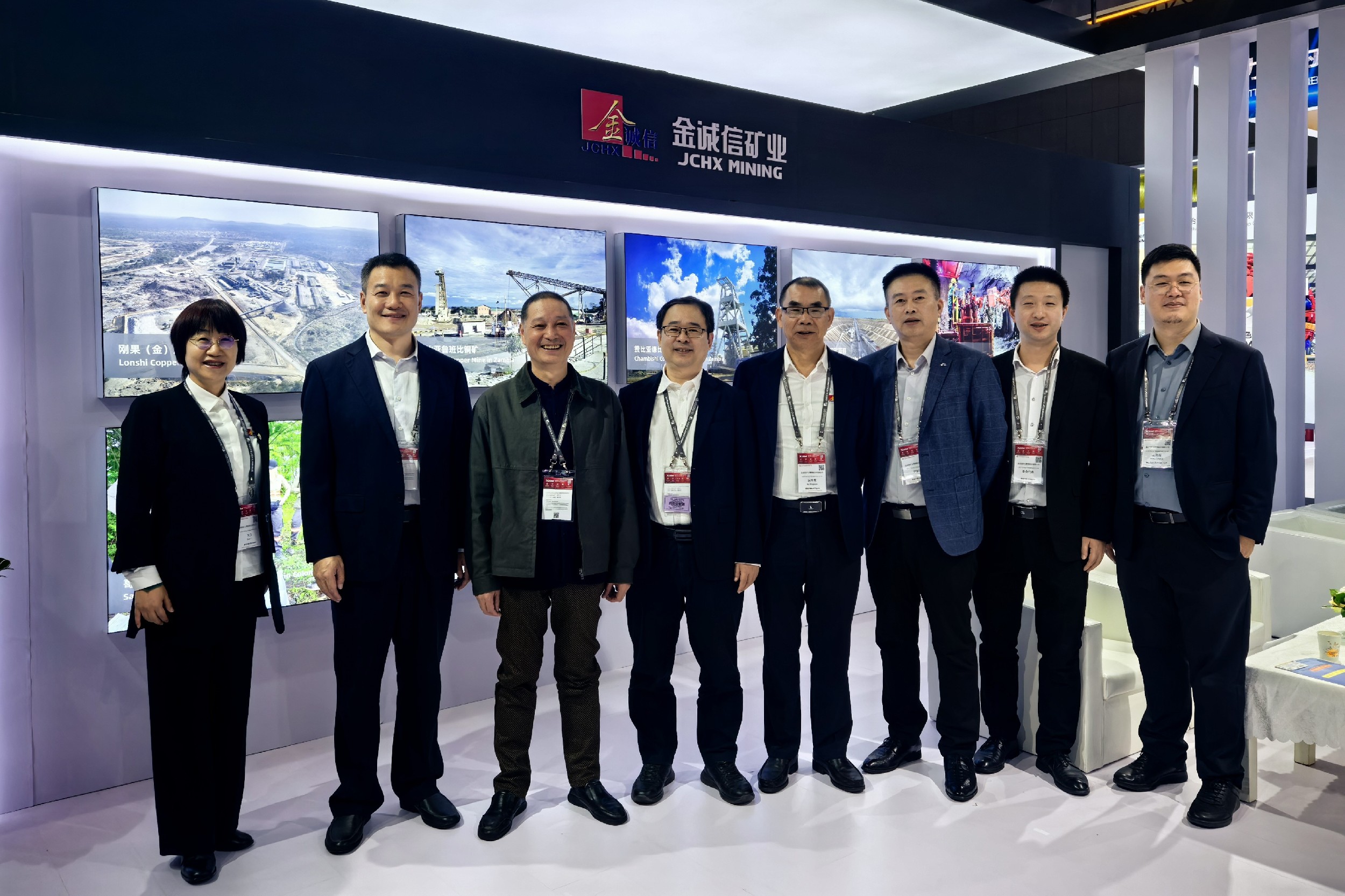 20251026-参会合影(封面+文章最开头).jpg